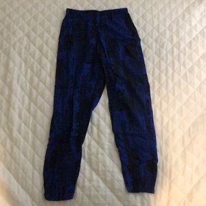 Vintage, printed trousers with pockets!